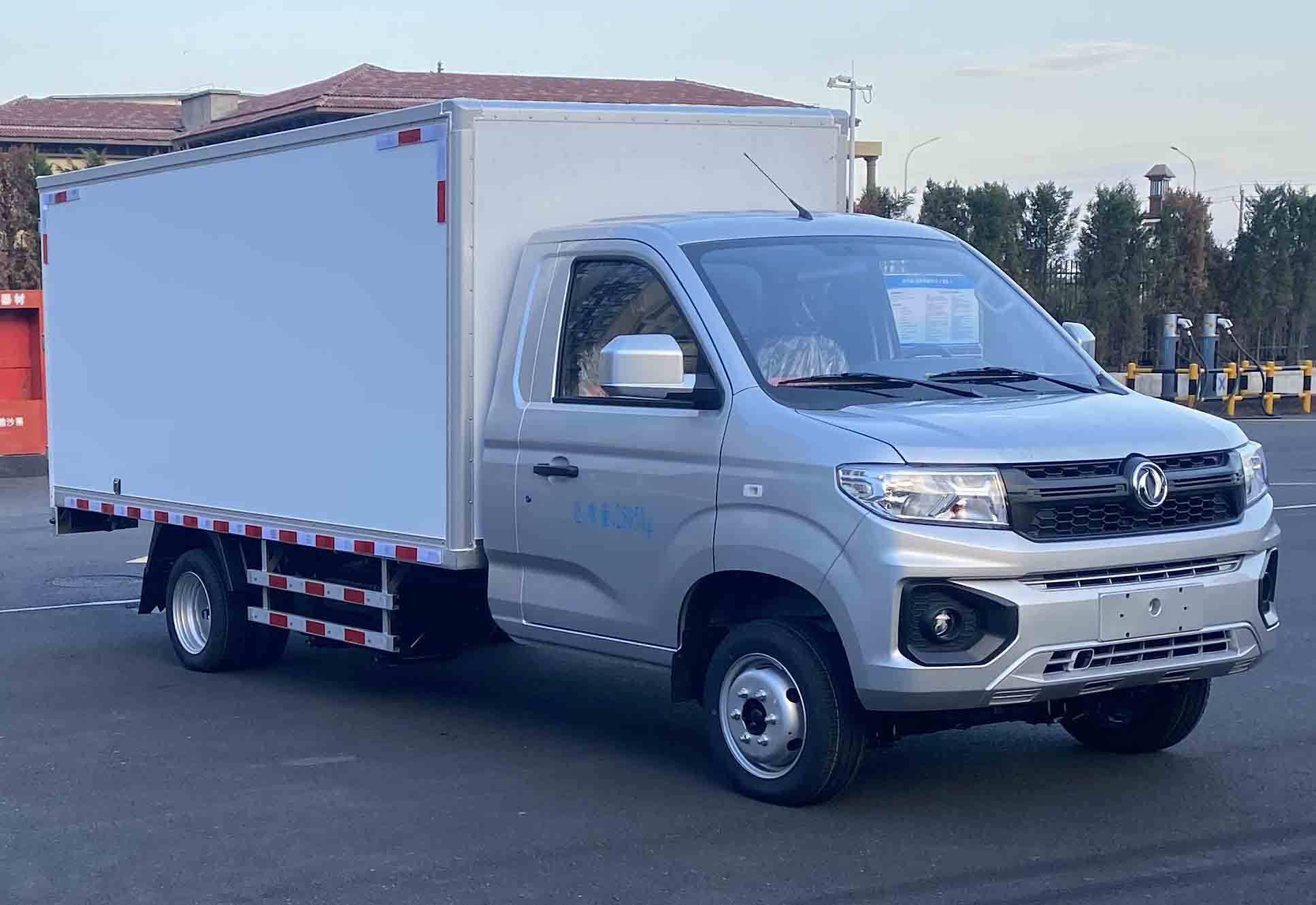 東風牌DXK5030XXYC27HL廂式運輸車公告圖片