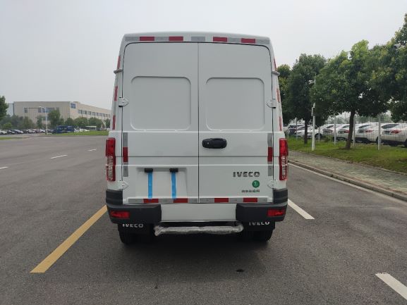 依维柯牌NJ5046XXYQZ3A厢式运输车公告图片