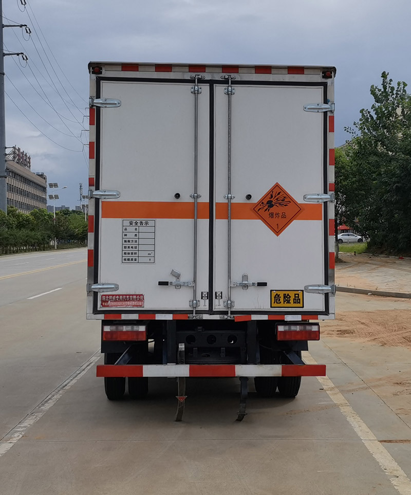 專威牌HTW5045XQYCA6爆破器材運輸車公告圖片