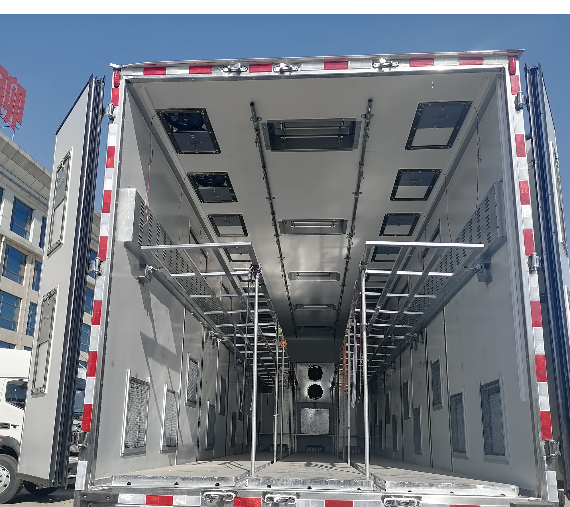 聊工牌HTL5182XCQ6BJ雛禽運輸車公告圖片