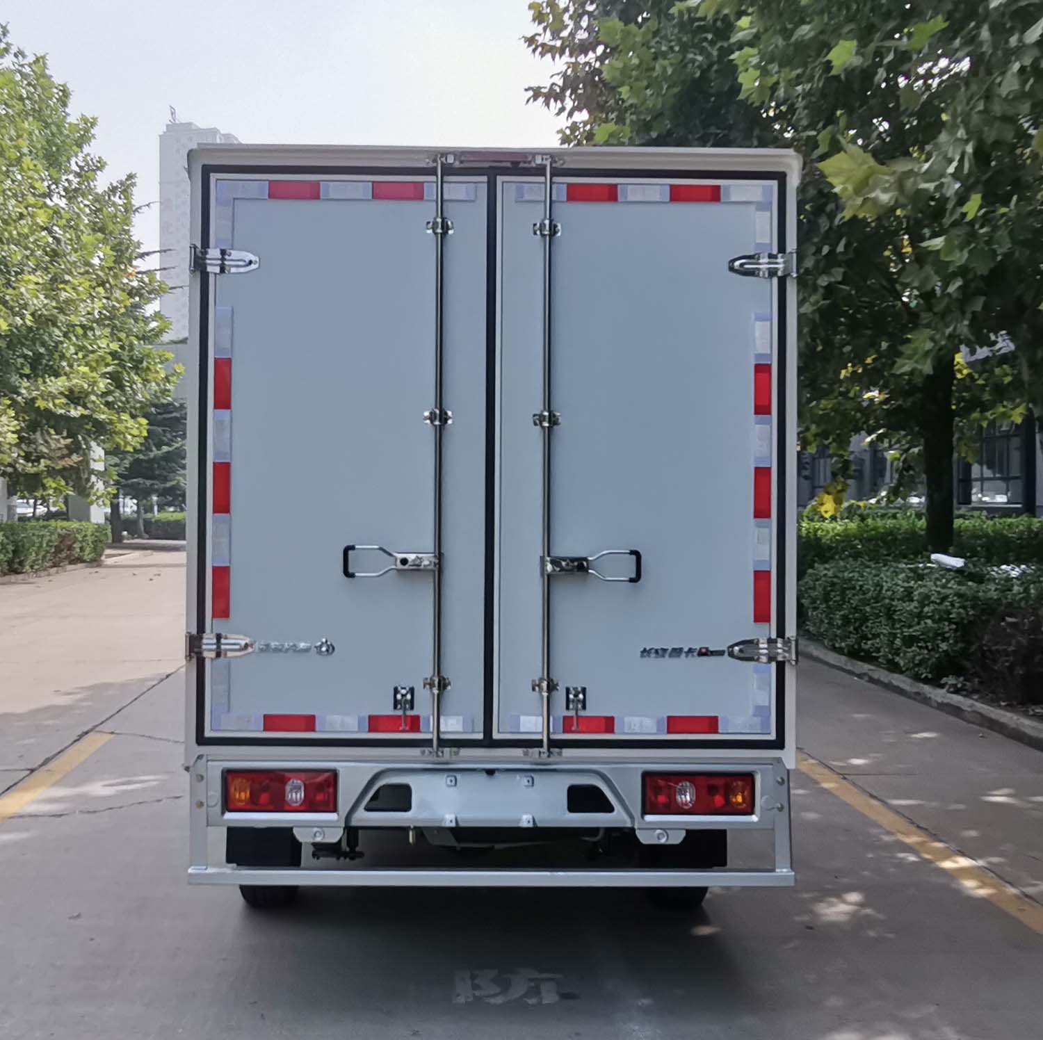 長(zhǎng)安牌SC5022XXYDFAB6廂式運(yùn)輸車(chē)公告圖片