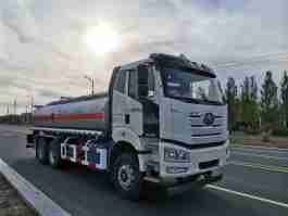 耐力牌KSZ5261GRY易燃液体罐式运输车