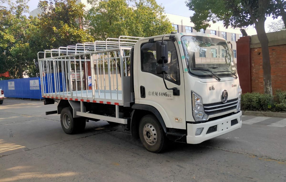 西奈克牌CEF5040CCQ畜禽運(yùn)輸車(chē)公告圖片