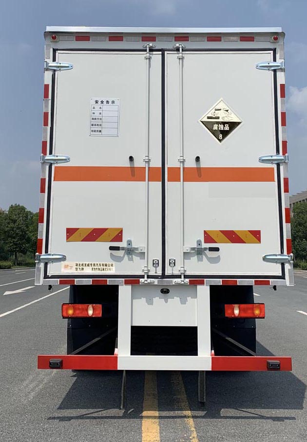楚飛牌CLQ5180XFW6D腐蝕性物品廂式運(yùn)輸車公告圖片