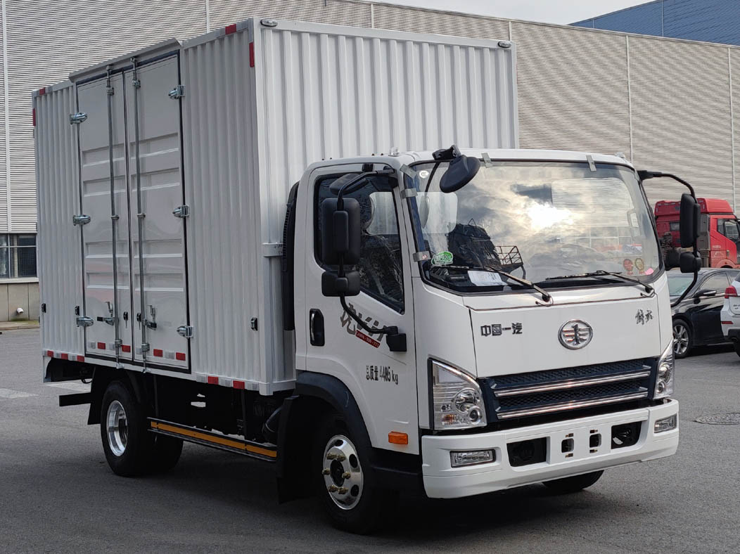 解放牌CA5048XXYP40K41L2E6A84廂式運(yùn)輸車公告圖片