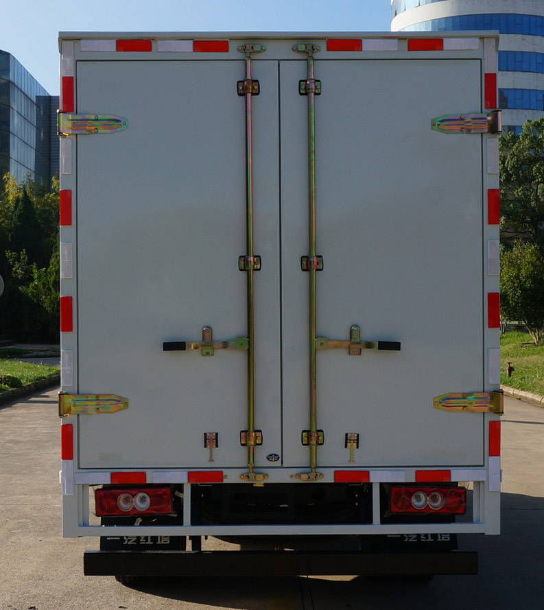 解放牌CA5040XXYK3LE6-2廂式運(yùn)輸車公告圖片