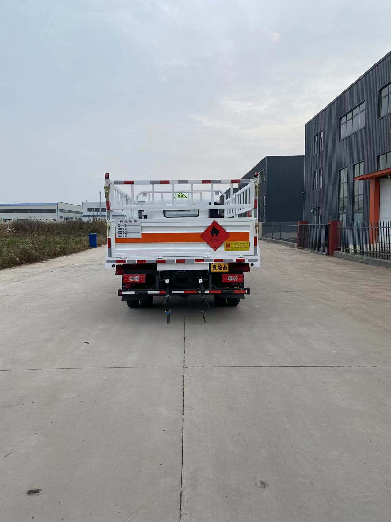 鴻星達牌SJR5080TQP-6氣瓶運輸車公告圖片