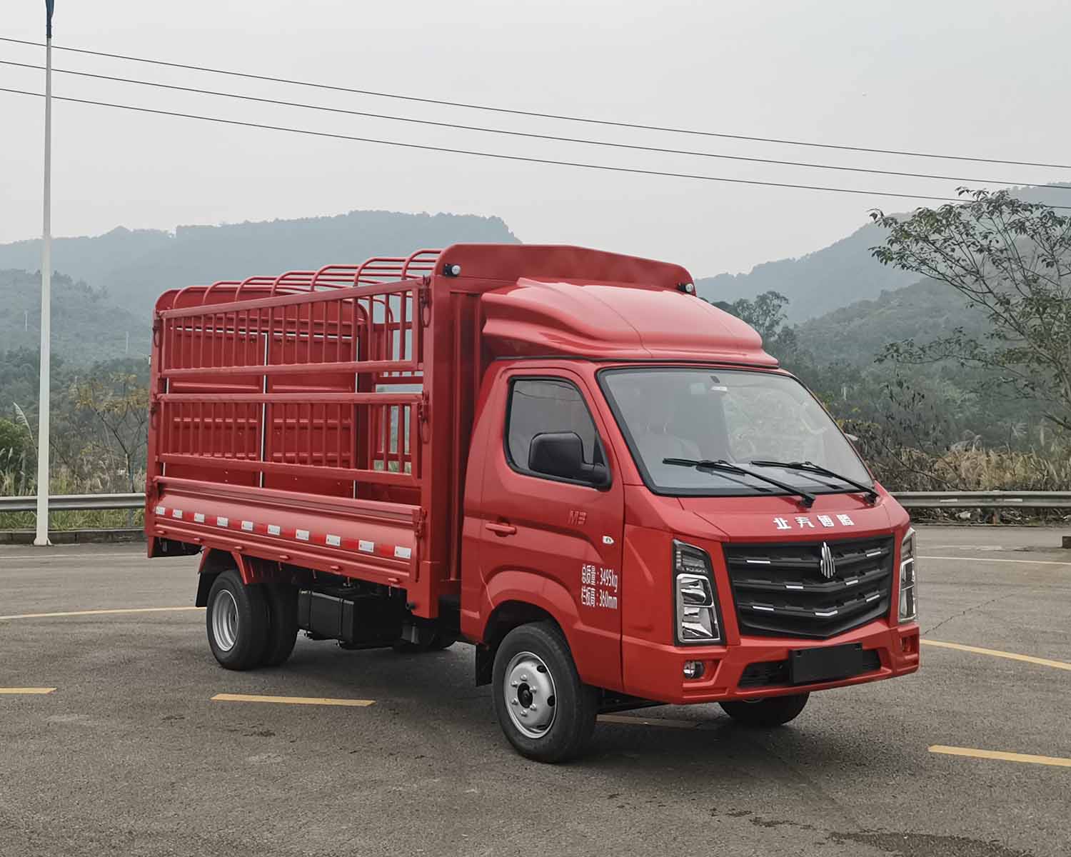 北京牌BJ5030CCYXMV1T倉柵式運輸車公告圖片