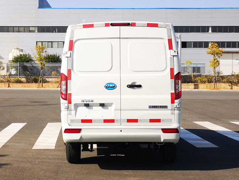 凱馬牌KMC5033XXYBEVA305M純電動(dòng)廂式運(yùn)輸車公告圖片