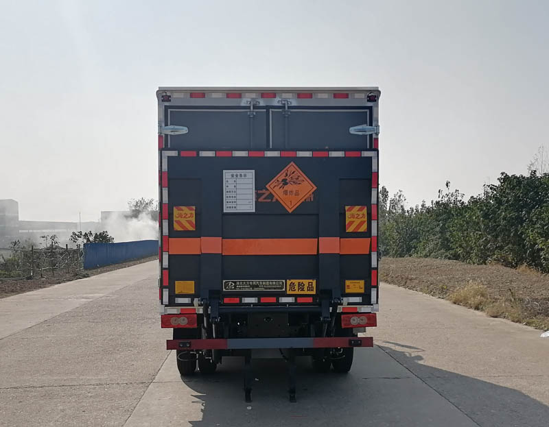 大力牌DLQ5042XQYBJ6爆破器材運(yùn)輸車公告圖片