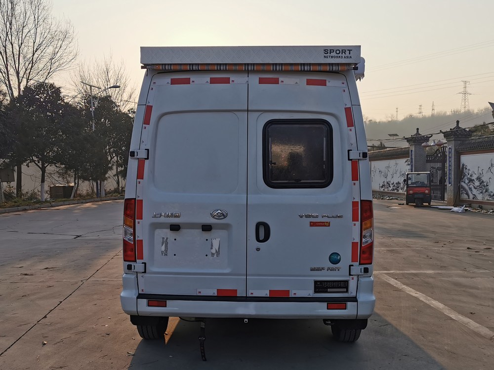 華泰宏宇達(dá)牌YXF5040TSY宿營(yíng)車公告圖片