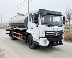 吸粪车