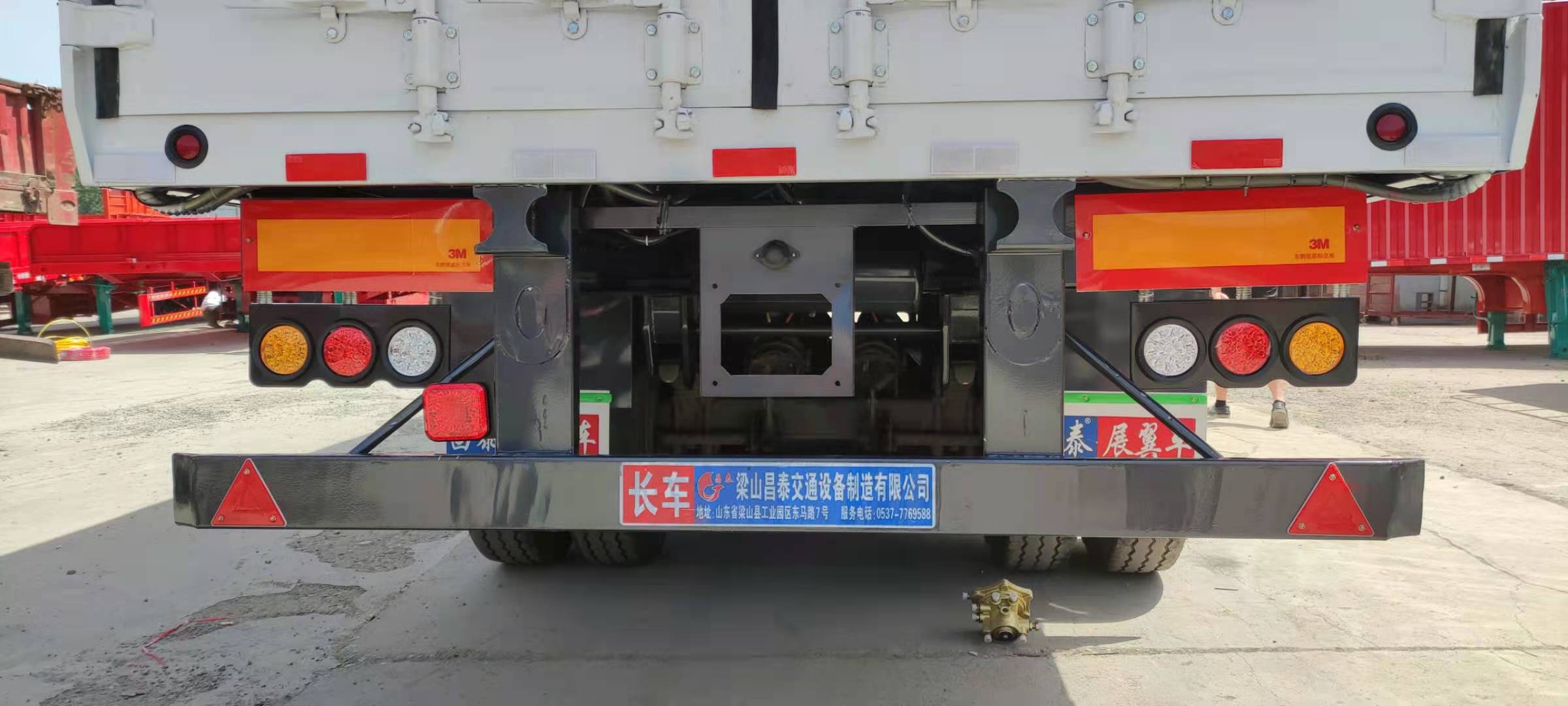 昌泰牌LCT9400XXYE厢式运输半挂车公告图片