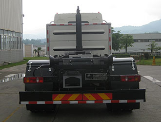 福龙马牌FLM5180ZXXDLBEV纯电动车厢可卸式垃圾车公告图片