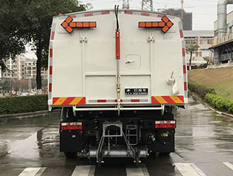 福龙马牌FLM5180TSLDG6扫路车公告图片