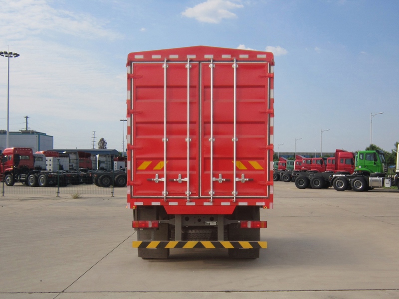 豪沃牌ZZ5167CCYK511JF1B倉柵式運(yùn)輸車公告圖片