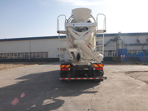 青專牌QDZ5311GJBZHTX30F1混凝土攪拌運(yùn)輸車公告圖片