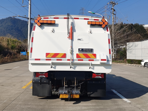 福龙马牌FLM5120TSLNJFCEV燃料电池扫路车公告图片