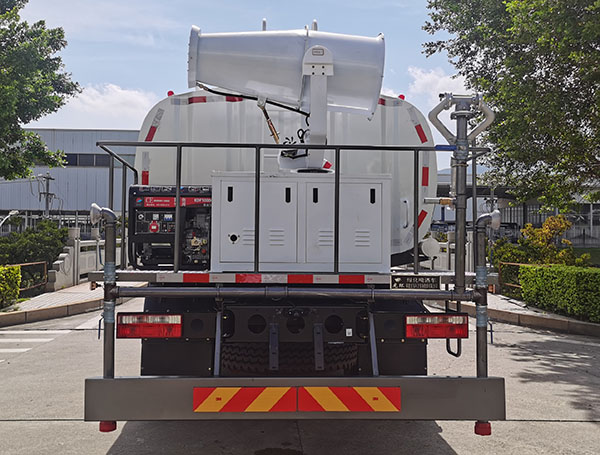 龍環(huán)牌FLM5187GPSDG6LH綠化噴灑車公告圖片