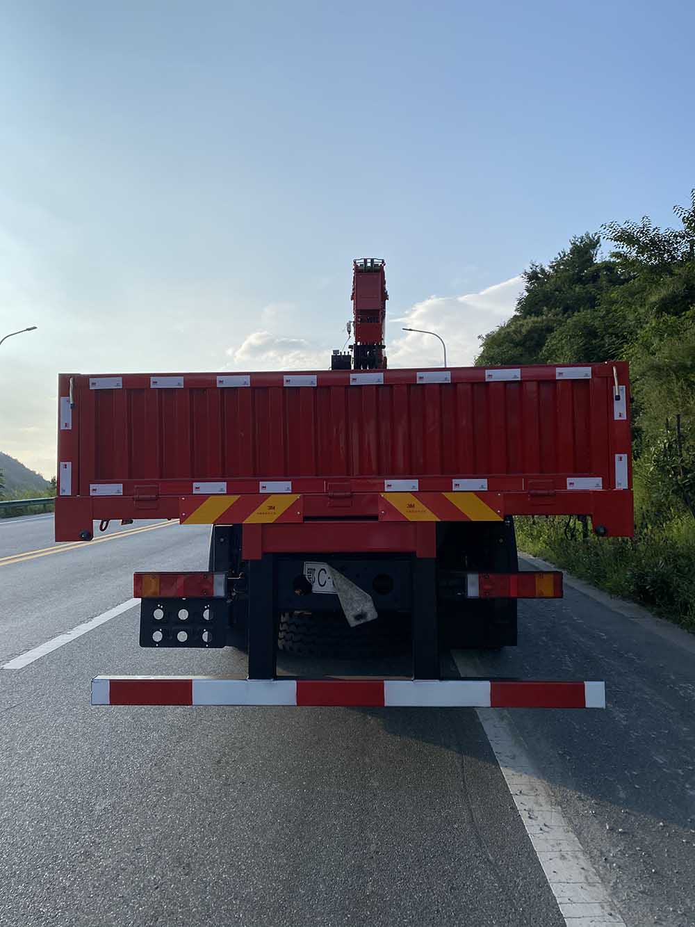 平杰牌HPJ5250JSQ6隨車起重運輸車公告圖片