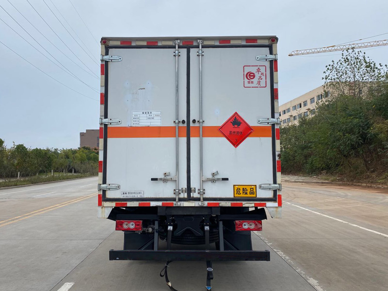 楚胜牌CSC5128XRYB6易燃液体厢式运输车公告图片
