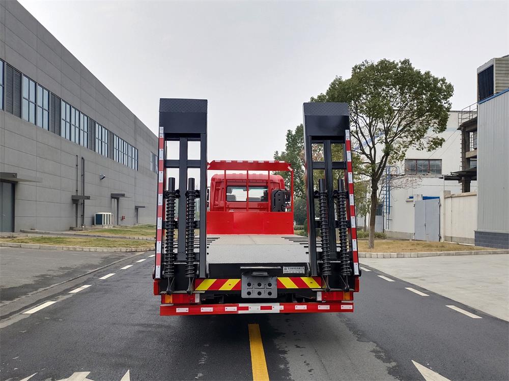 東風(fēng)牌EQ5251TPBGSZ6D平板運(yùn)輸車公告圖片