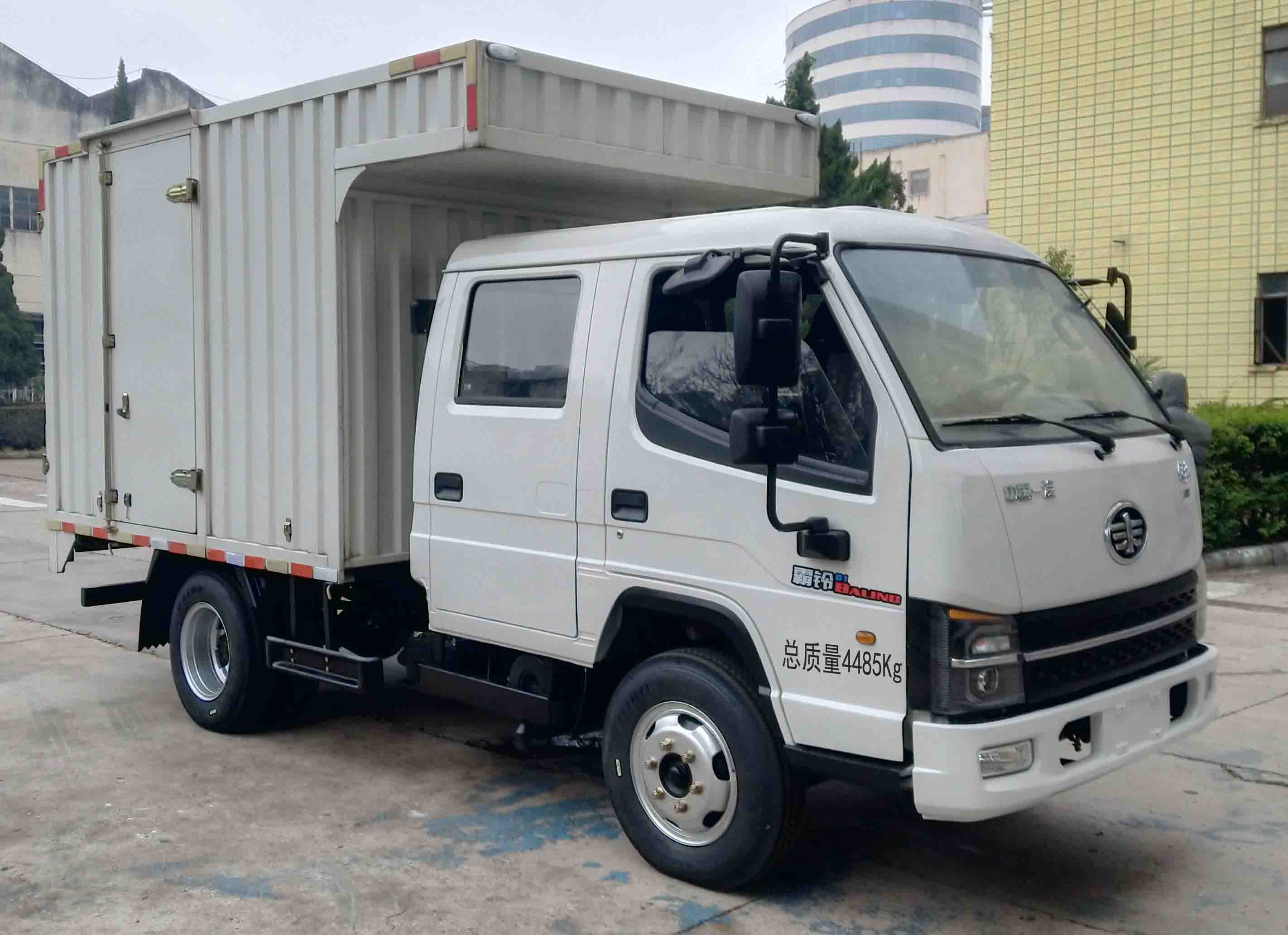 解放牌CA5040XXYK2L2RE6廂式運(yùn)輸車(chē)公告圖片