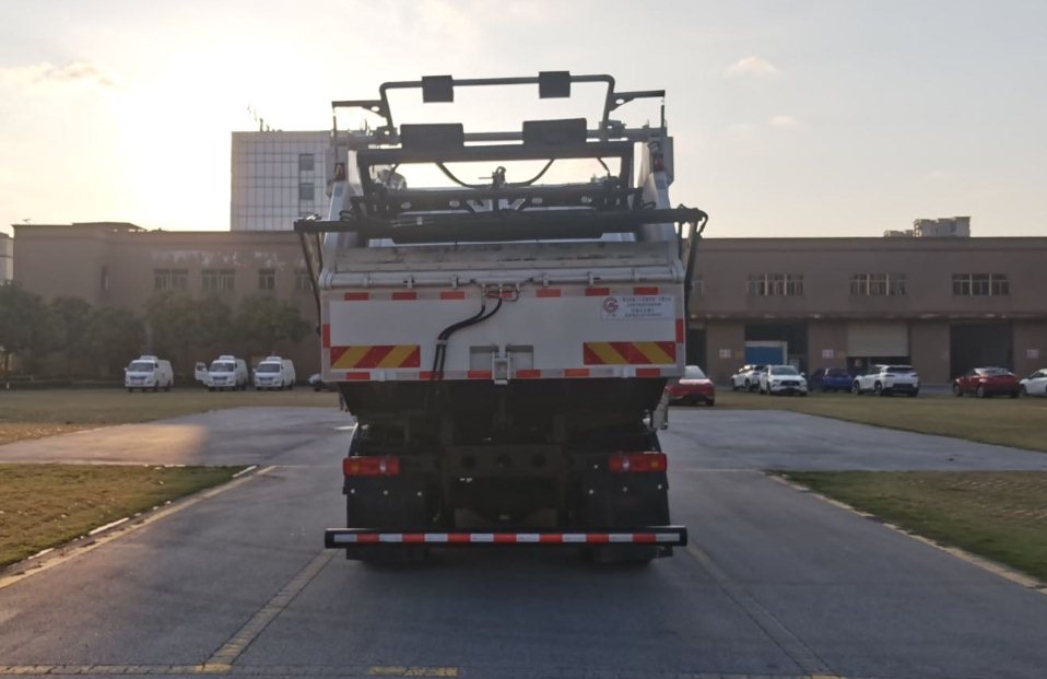 廣環(huán)牌GH5182ZYSDFH6壓縮式垃圾車公告圖片