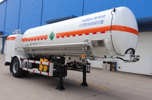 查特牌7.5米12.2吨1轴低温液体运输半挂车(CTZ9183GDY)