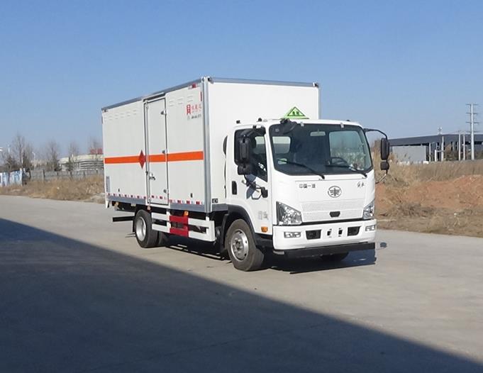 鴻星達牌SJR5121XQY-6CA爆破器材運輸車公告圖片