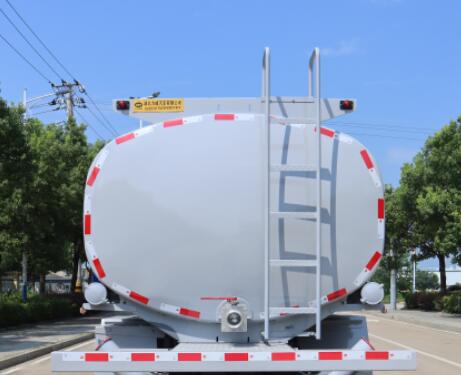 中汽力威牌HLW5311TGYDF6供液車(chē)公告圖片