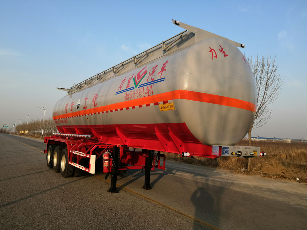 力生牌11.2米32.2吨3轴腐蚀性物品罐式运输半挂车(HLS9407GFW)