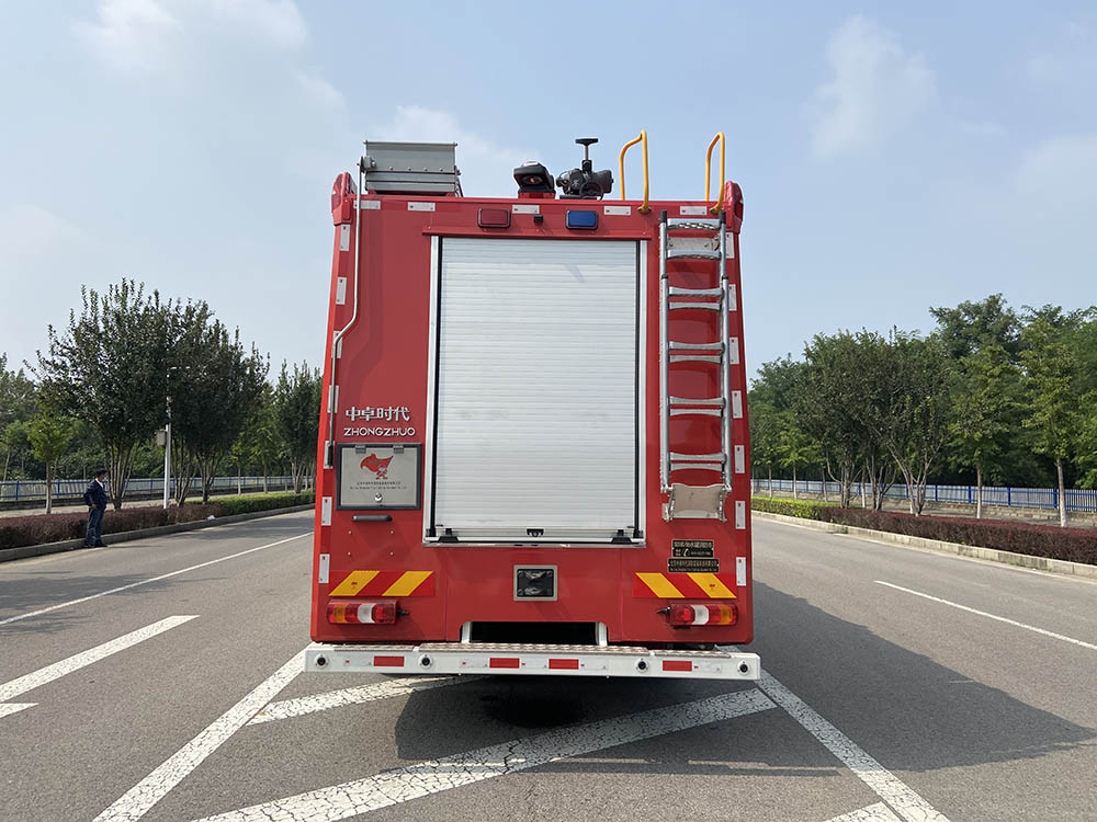 中卓時(shí)代牌ZXF5390GXFSG180/B6水罐消防車公告圖片