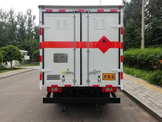 駝馬牌JLC5045XRQFE易燃?xì)怏w廂式運(yùn)輸車公告圖片