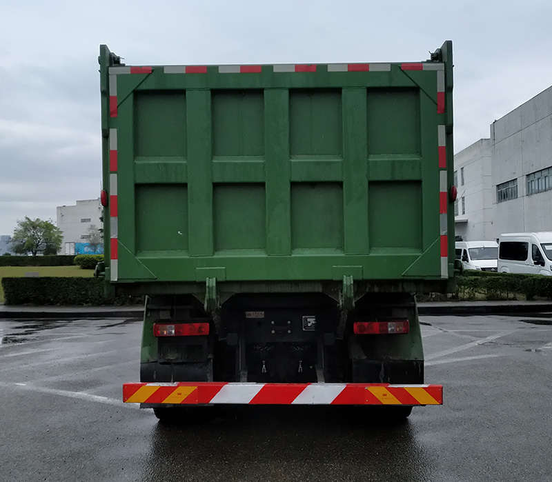 紅巖牌CQ5317ZLJHV09256自卸式垃圾車(chē)公告圖片