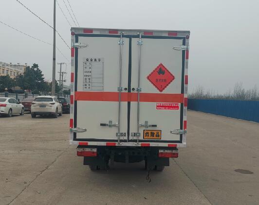 順風(fēng)智造牌SFZ5035XRYE6易燃液體廂式運(yùn)輸車(chē)公告圖片