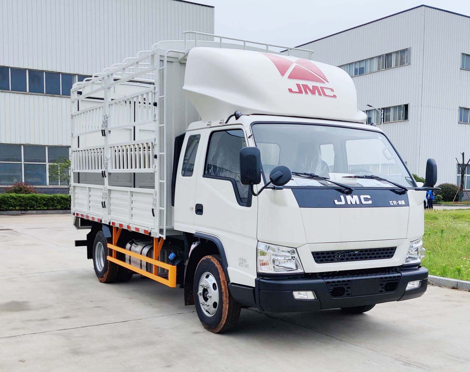 江鈴牌JX5047CCYTGA26倉(cāng)柵式運(yùn)輸車(chē)公告圖片