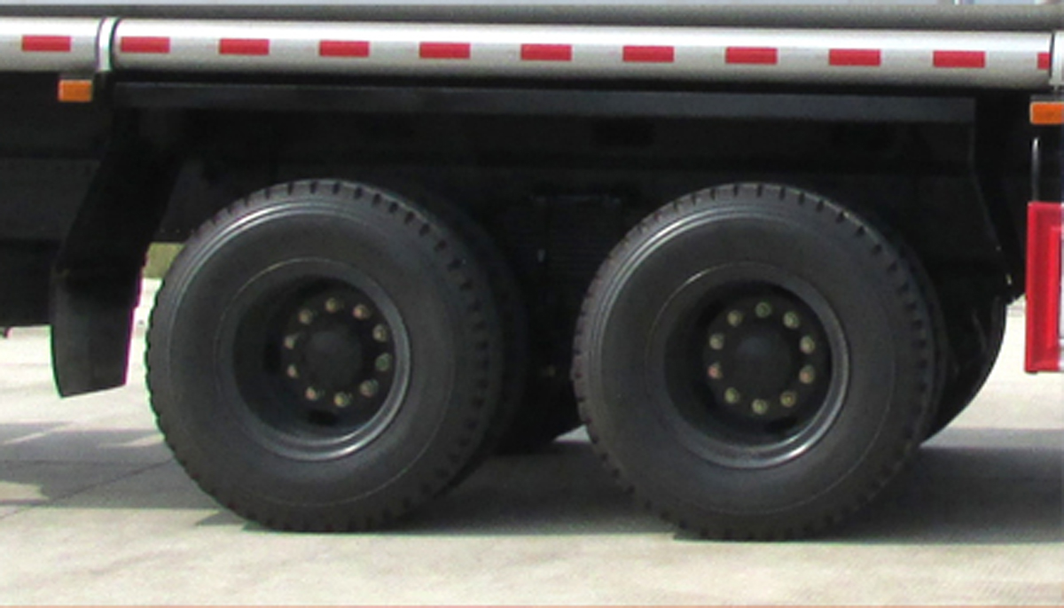 楚勝牌CSC5266GYYZK6運(yùn)油車(chē)公告圖片