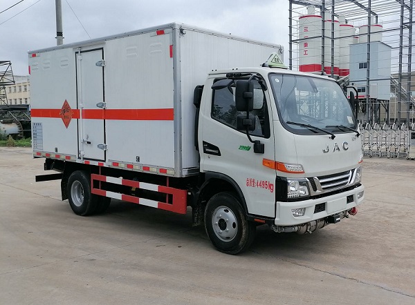 順風(fēng)智造牌SFZ5045XQYH6爆破器材運(yùn)輸車公告圖片