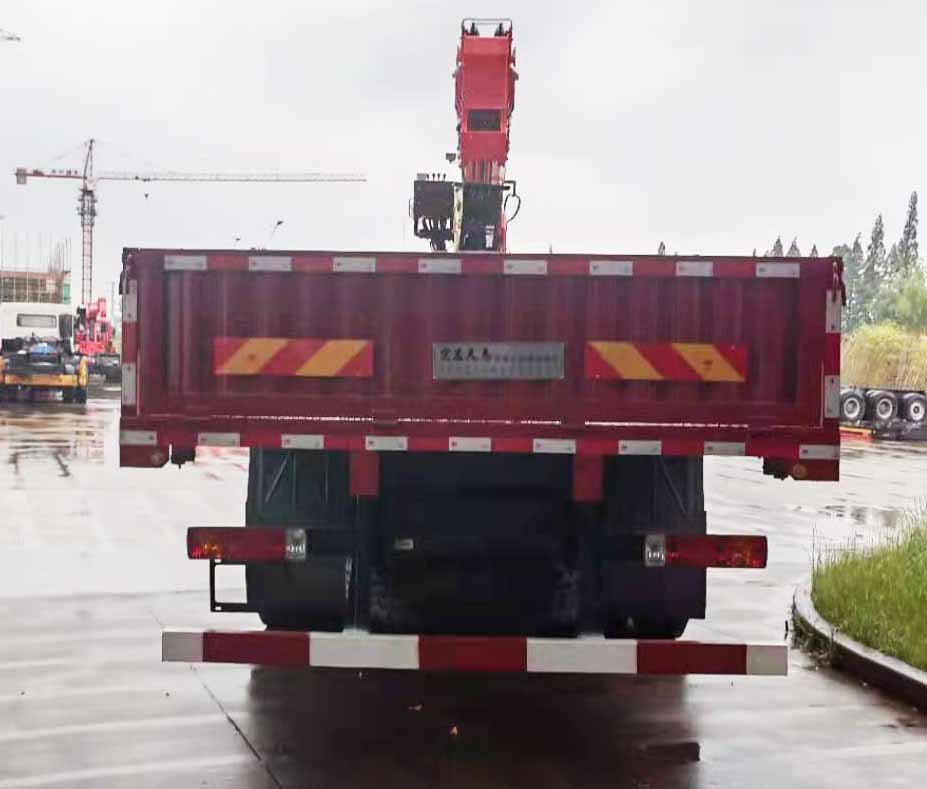 宏昌天馬牌HCM5310JSQCA6隨車起重運(yùn)輸車公告圖片