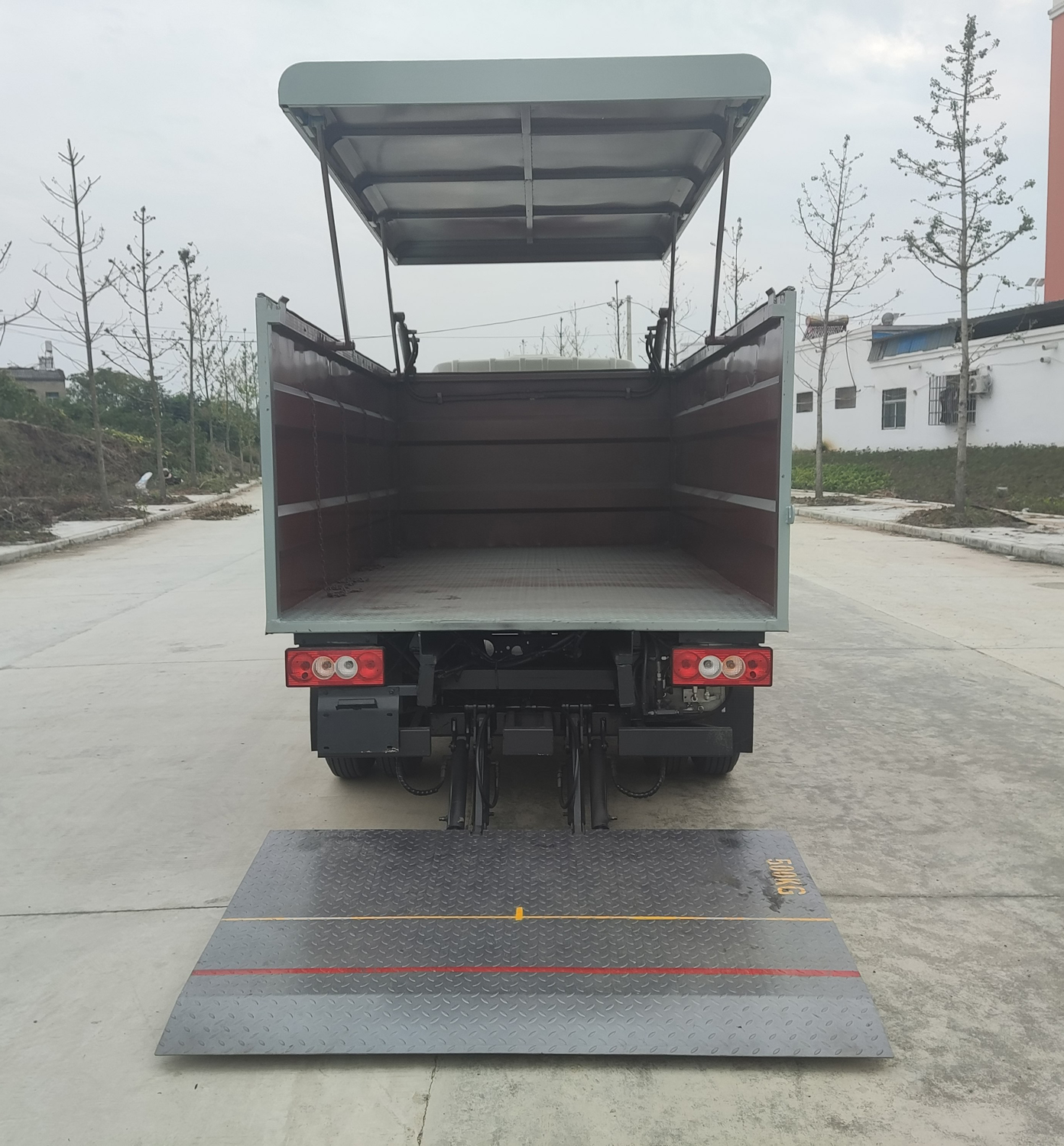 瑞力星牌RLQ5045XTYB6密闭式桶装垃圾车公告图片