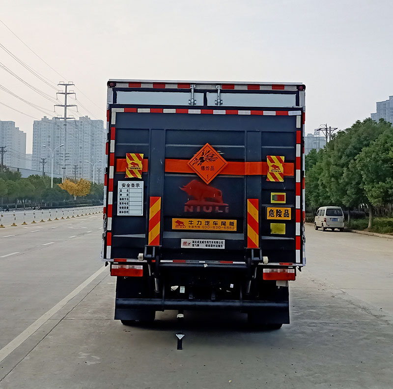 楚飛牌CLQ5090XQY6E爆破器材運(yùn)輸車公告圖片