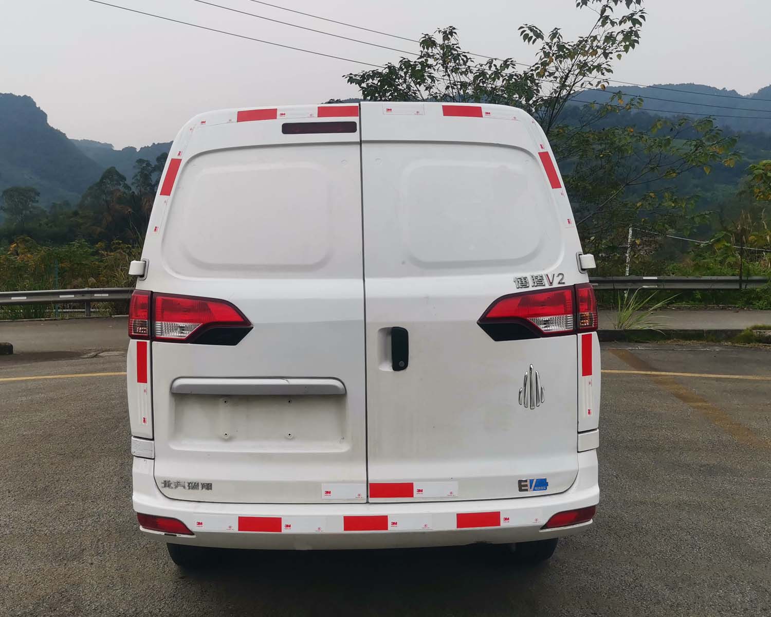 北京牌BJ5032XXYDMN5X3BEV純電動廂式運輸車公告圖片