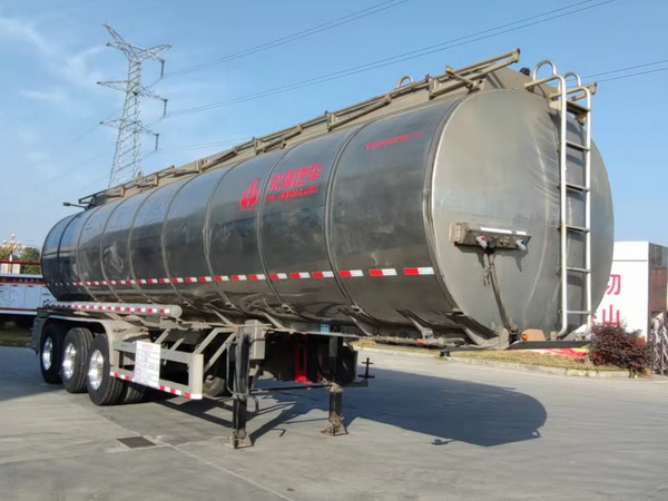 永强牌12.6米33吨3轴普通液体运输半挂车(YQ9403GPGCT2)