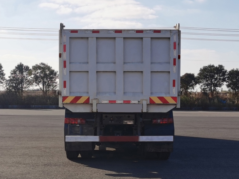 豪沃牌ZZ5317ZLJV286KF1自卸式垃圾車公告圖片