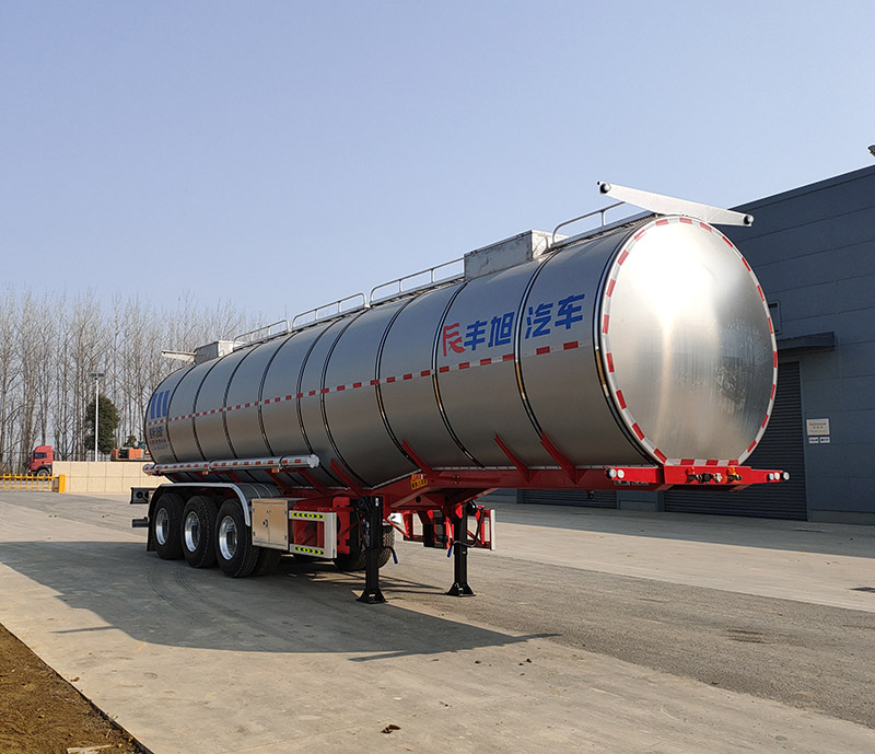 陆旭牌11.4米32.4吨3轴普通液体运输半挂车(YFX9403GPG38Y)