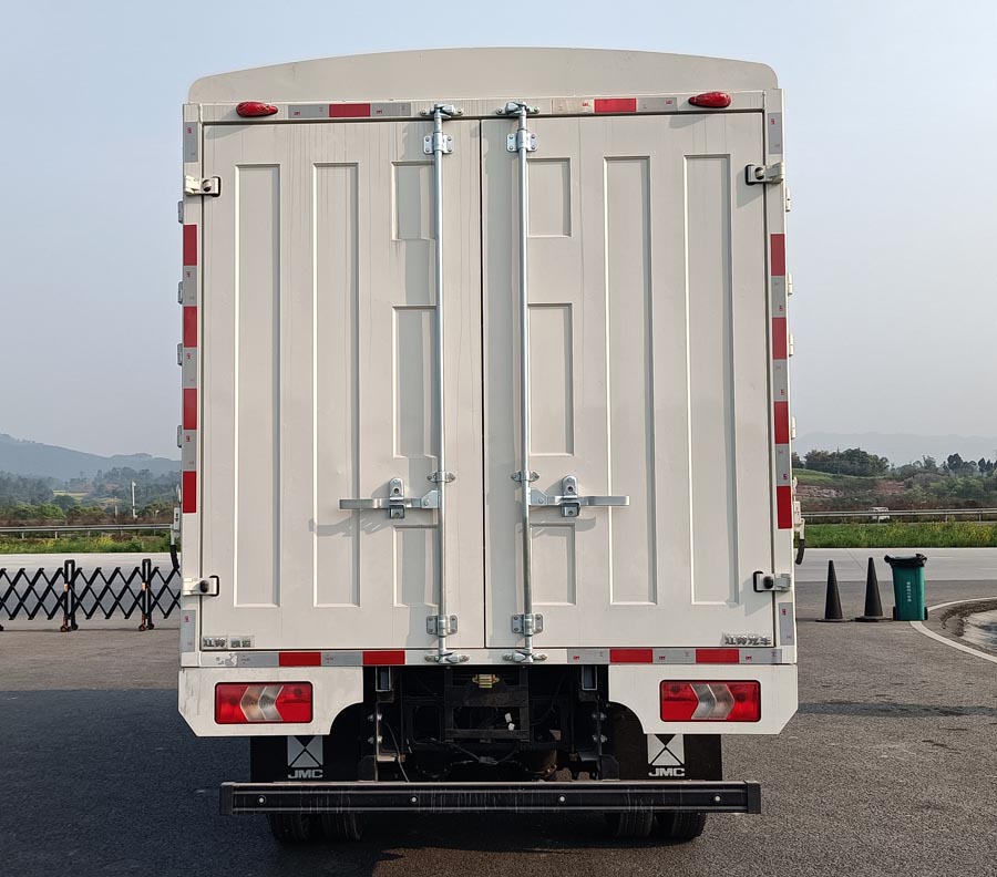 江鈴牌JX5044CCYTGH26倉(cāng)柵式運(yùn)輸車公告圖片