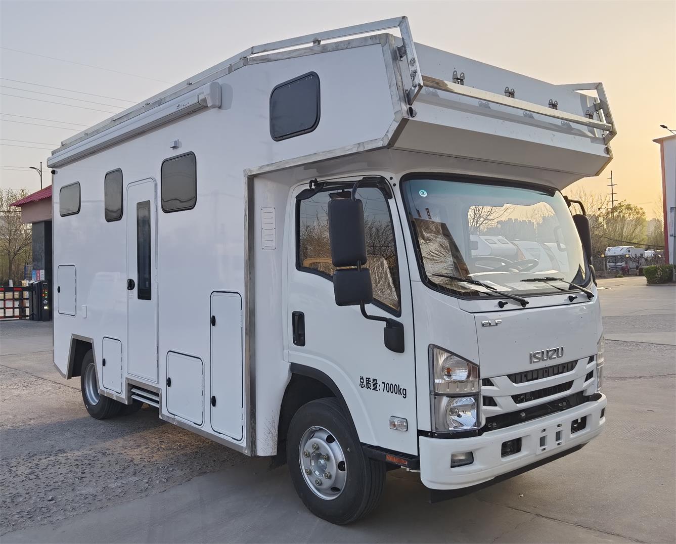 巨威牌SJW5070XLJ旅居車公告圖片