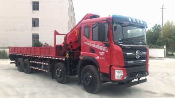 随车起重运输车