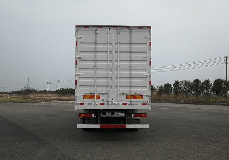 汕德卡牌ZZ5186XXYN711GF1B1廂式運(yùn)輸車(chē)公告圖片